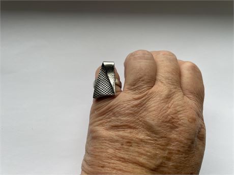 Speciel ring i sølv 925.